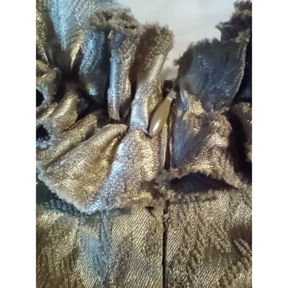 London Times Size 10 Woman Cocktail Dress Knee Length Gold Ruffled Neck - Picture 13 of 15